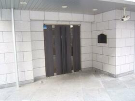 16/16 エントランス