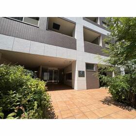 16/16 エントランス