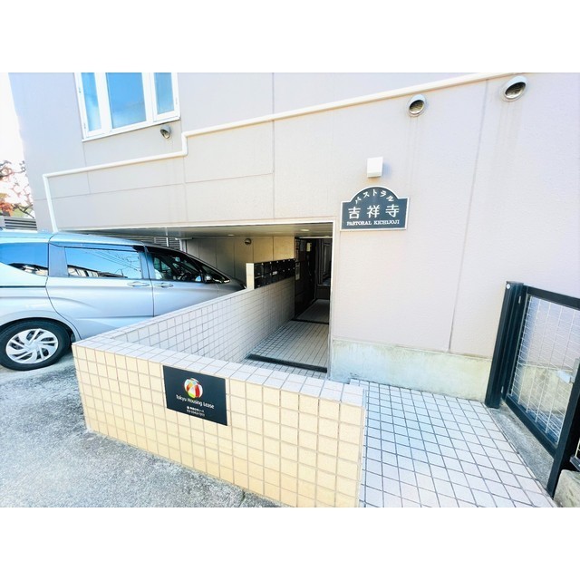 20/28 エントランス