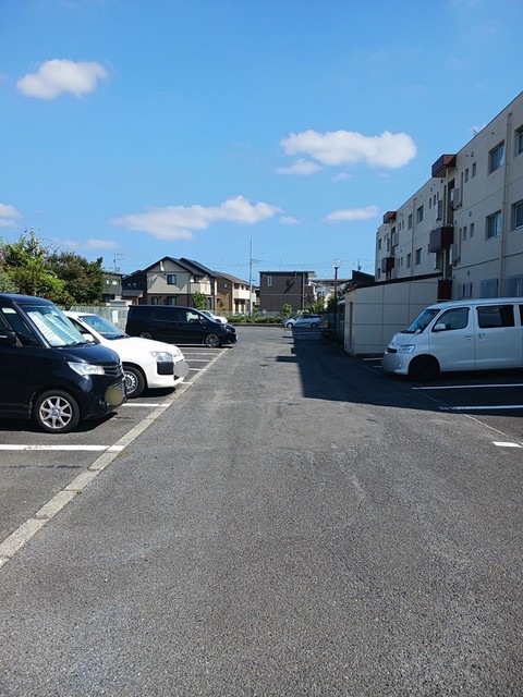22/28 駐車場