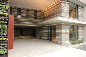 16/16 エントランス