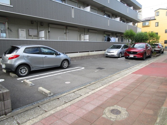 18/20 駐車場