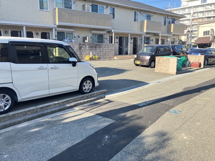 17/17 駐車場