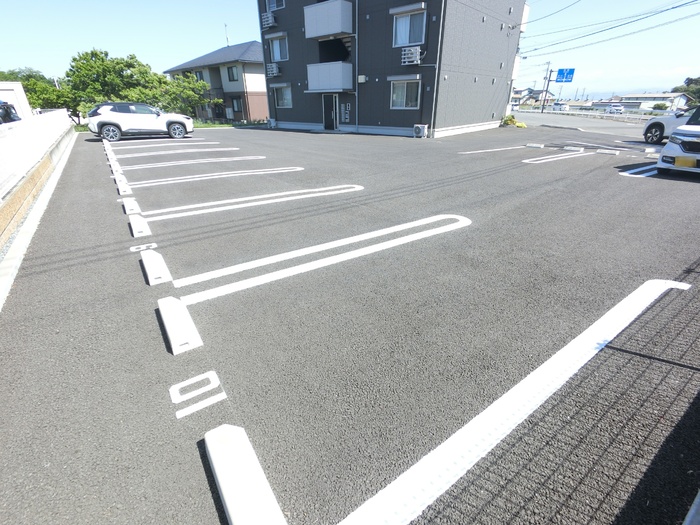 18/21 駐車場