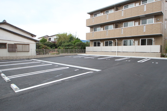 18/23 駐車場