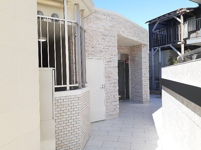 14/23 エントランス