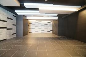 16/16 エントランス