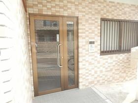 16/16 エントランス