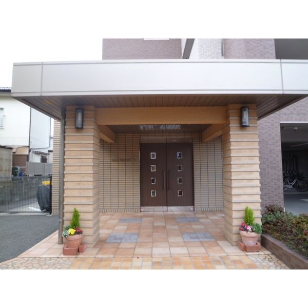 17/19 エントランス