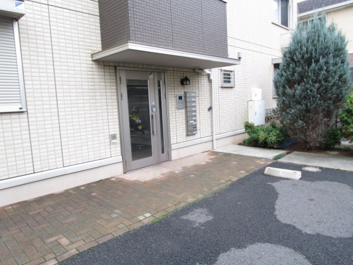 18/19 エントランス