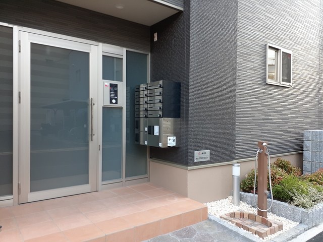 14/20 エントランス