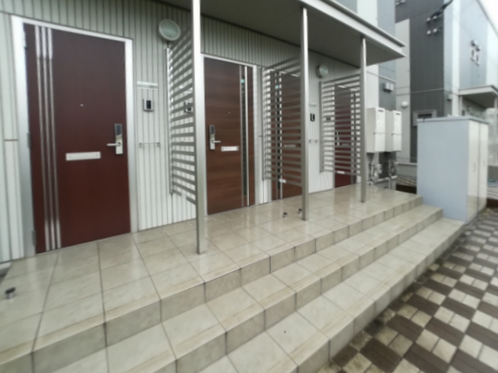 19/27 エントランス