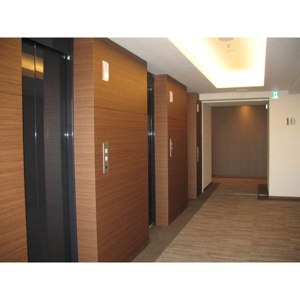 16/27 エントランス