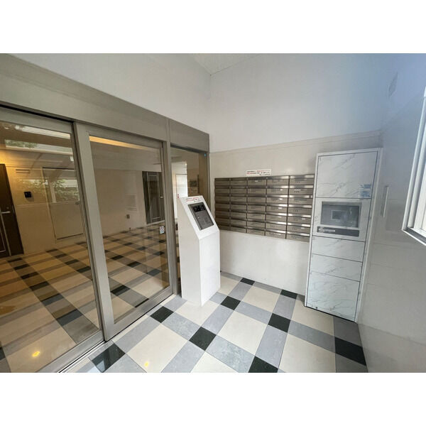 13/17 エントランス