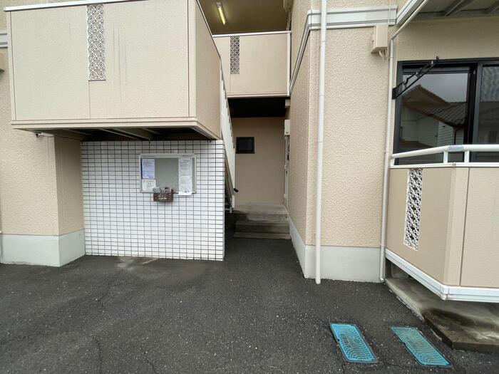 18/23 エントランス