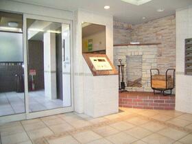 16/17 エントランス