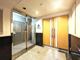 16/16 エントランス