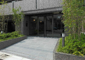 2/2 エントランス