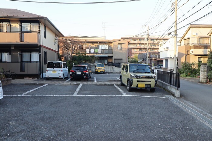 16/17 駐車場