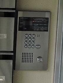 16/16 エントランス