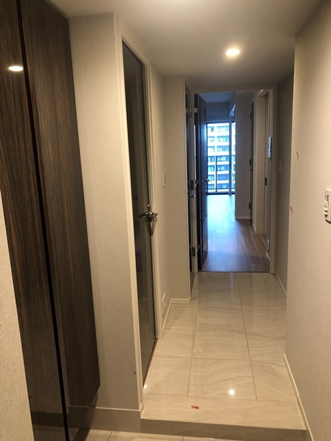 19/30 玄関