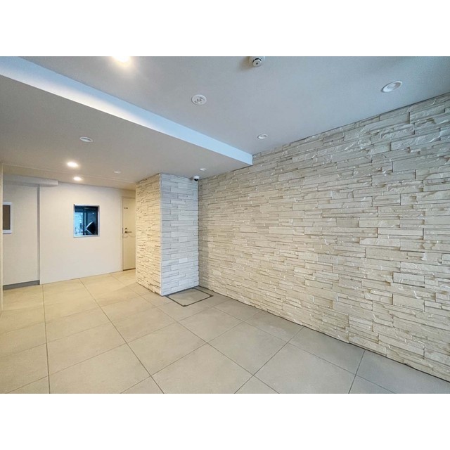 18/21 エントランス