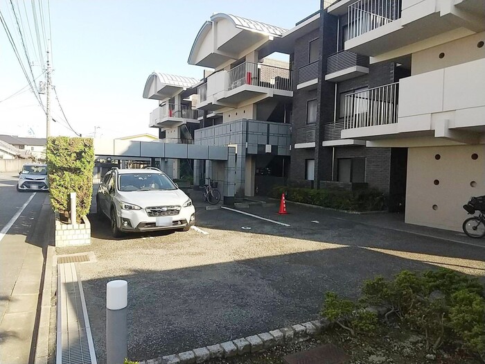 16/16 駐車場