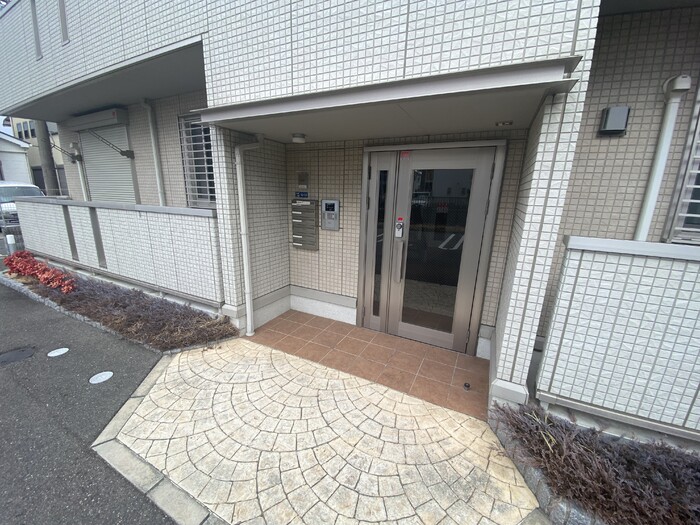 25/30 エントランス