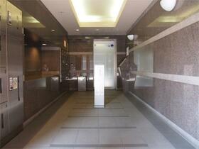 16/16 エントランス