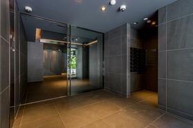 16/16 エントランス