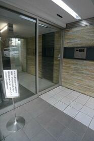 16/16 エントランス