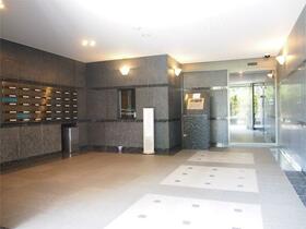 16/16 エントランス