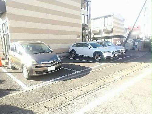 2/13 駐車場