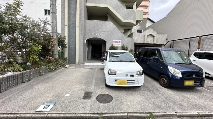 15/15 駐車場