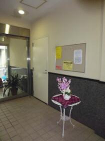 16/16 エントランス