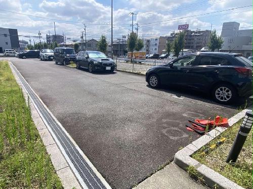 13/14 駐車場