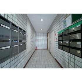 16/23 エントランス