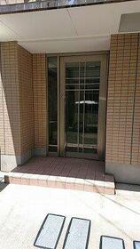 13/13 エントランス