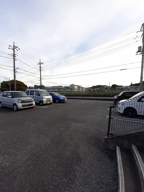14/18 駐車場