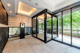 16/16 エントランス