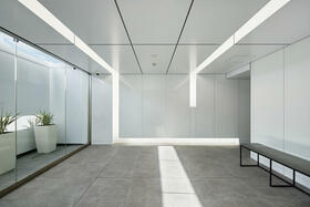 16/16 エントランス