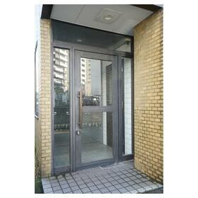 16/19 エントランス