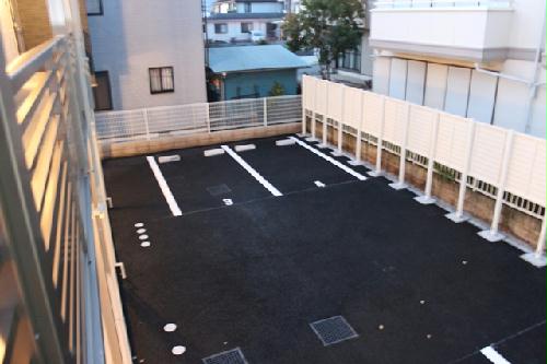 14/14 駐車場