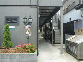 16/23 エントランス