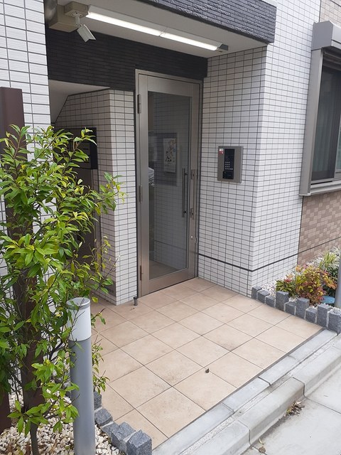 14/20 エントランス