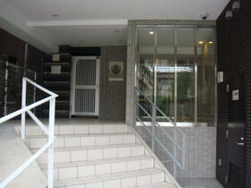 16/16 エントランス