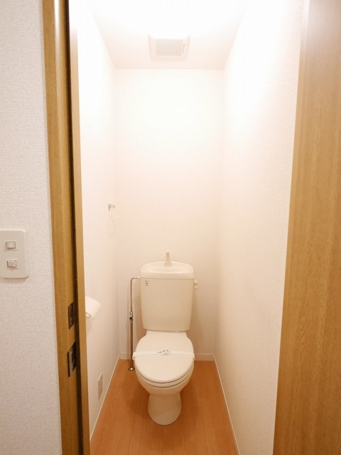 27/30 トイレ