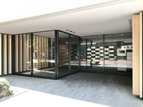 2/2 エントランス