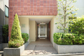 5/5 エントランス