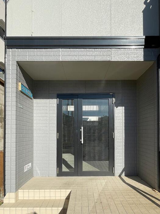 18/19 エントランス